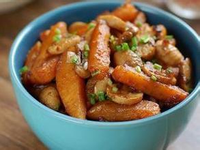 蘑菇烧山芋的家常做法